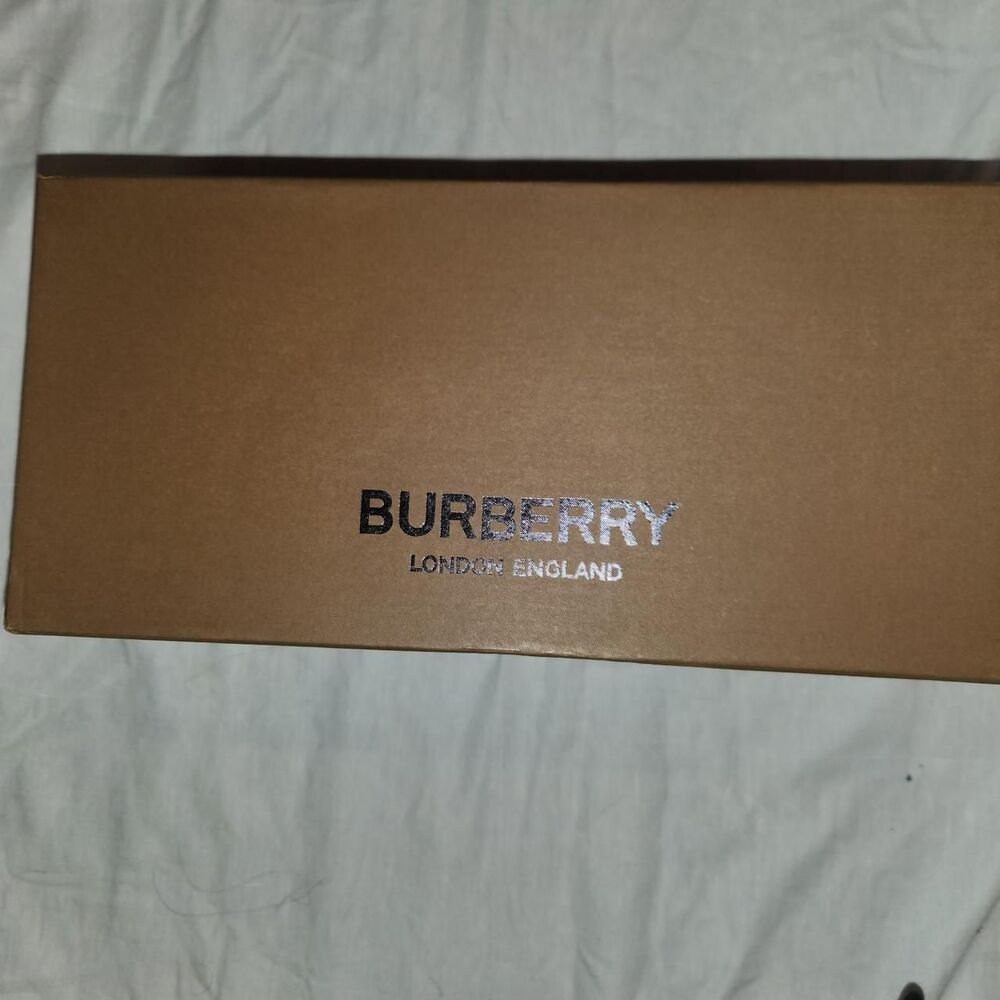 Burberry Women's Slides - Picture 5 of 5